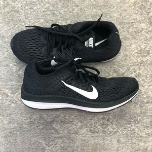 Nike Womens Air Zoom Winflo 5 Black/White/Anthracite 10.5